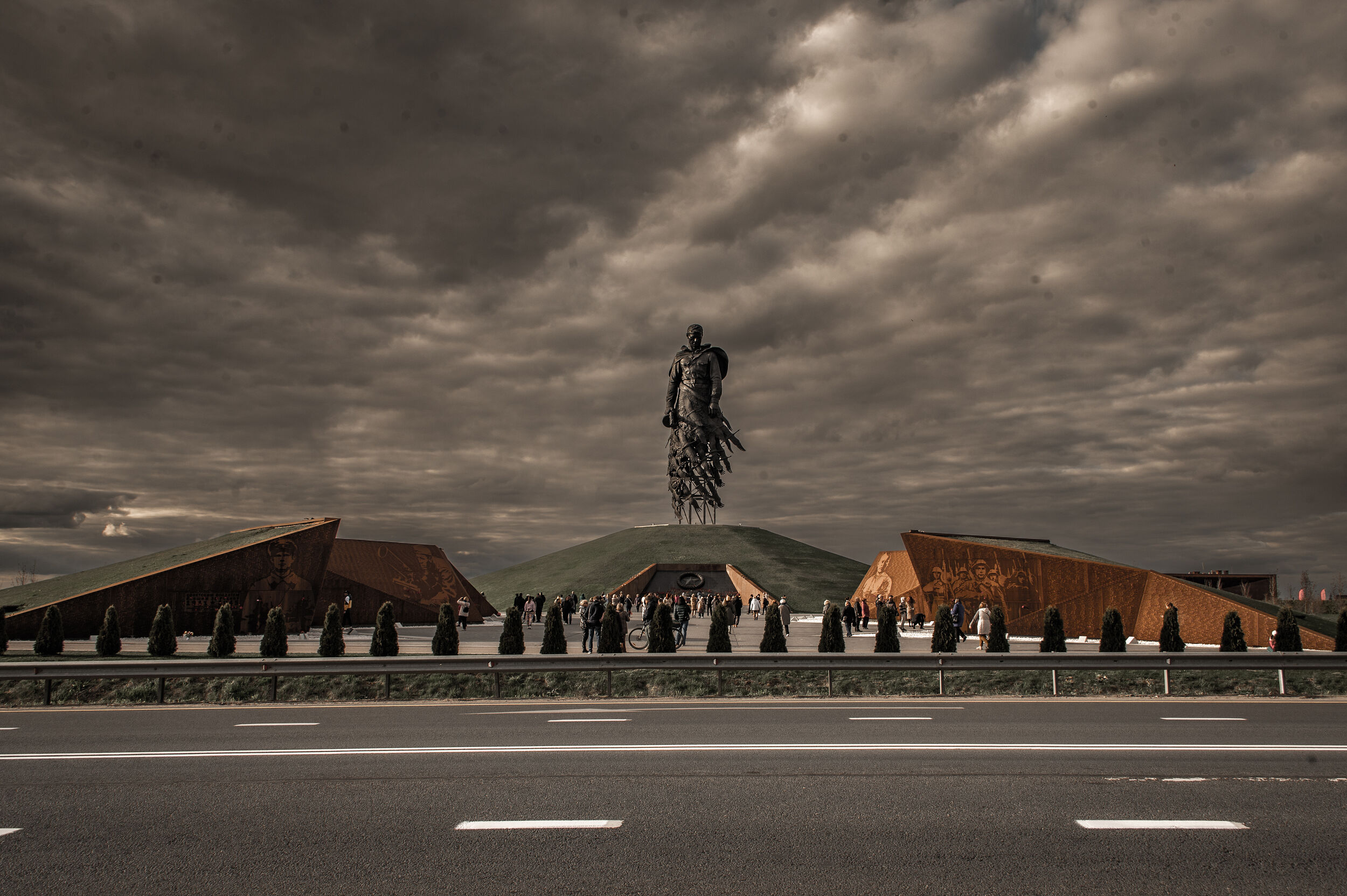 Фотограф Роман Адлер. Мемориал Советскому солдату. Ржев